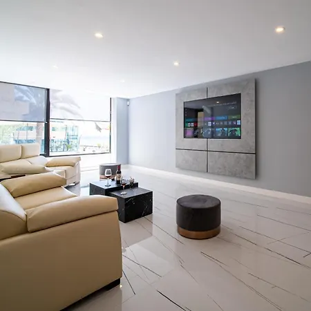 Becky Deluxe 3bd By Hh Apartment