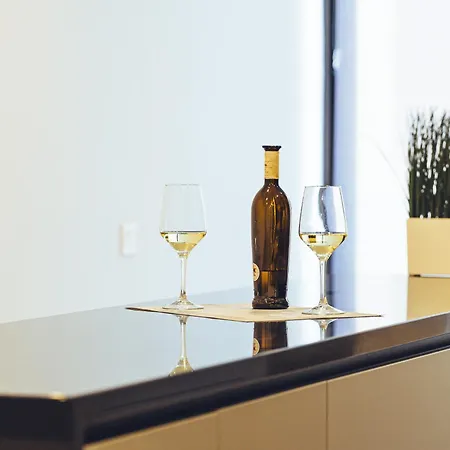 Becky Deluxe 3bd By Hh *