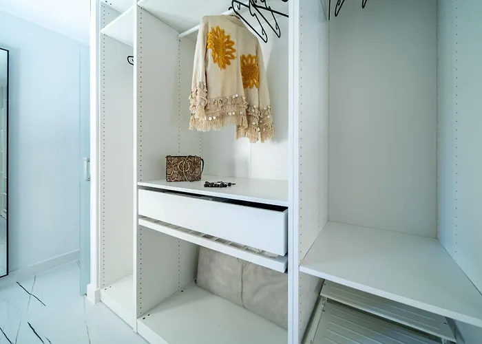 Becky Deluxe 3bd By Hh