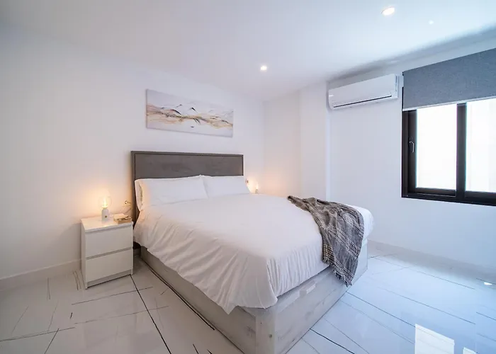 Becky Deluxe 3bd By Hh * Arrecife (Lanzarote)