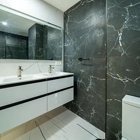 Becky Deluxe 3bd By Hh アパート