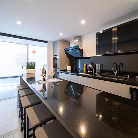 Becky Deluxe 3bd By Hh アパート