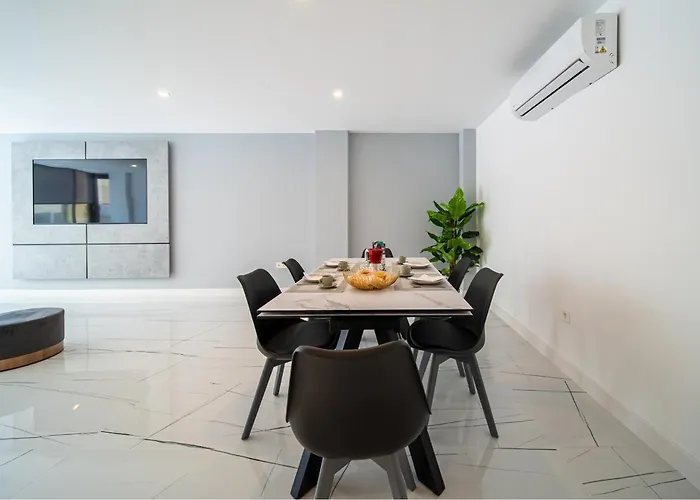 Becky Deluxe 3bd By Hh *