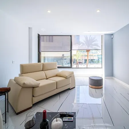 Becky Deluxe 3bd By Hh * Arrecife (Lanzarote)