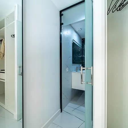 Becky Deluxe 3bd By Hh Apartment