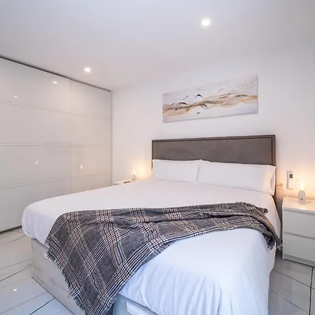 Becky Deluxe 3bd By Hh Apartment *