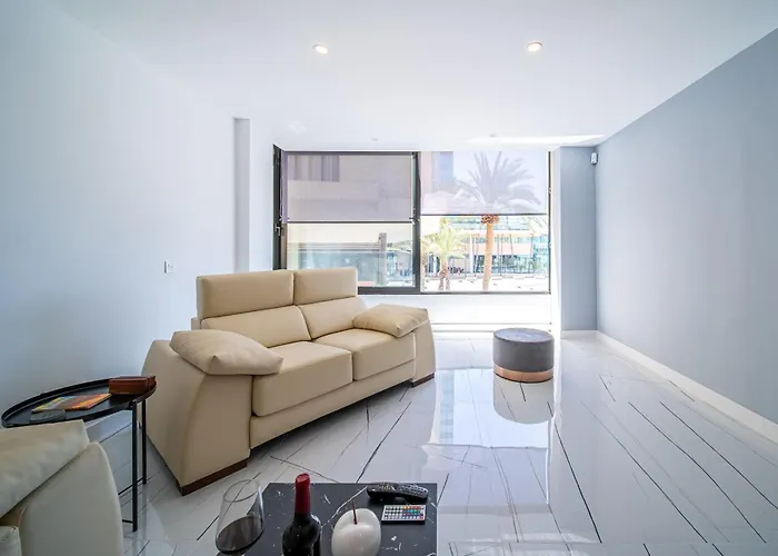 Becky Deluxe 3bd By Hh * Arrecife (Lanzarote)