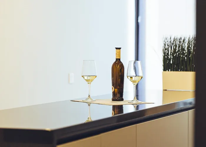 Becky Deluxe 3bd By Hh *