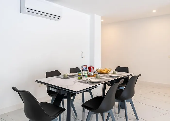 Becky Deluxe 3bd By Hh