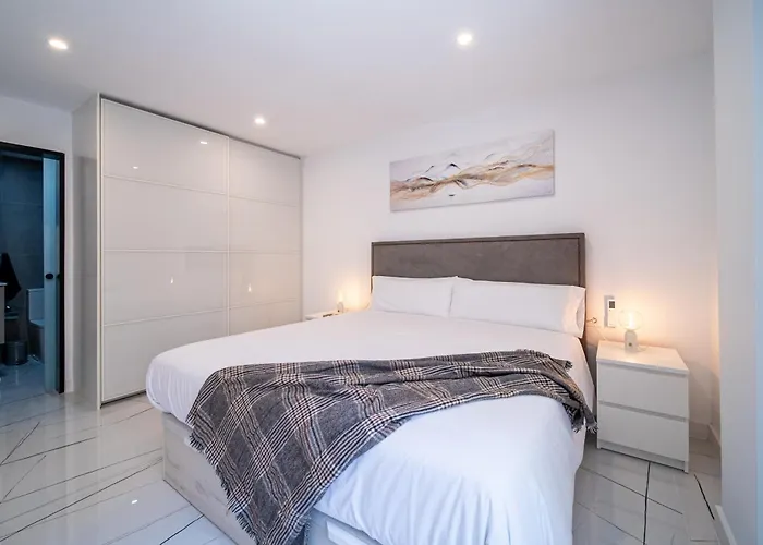 Becky Deluxe 3bd By Hh Apartment *